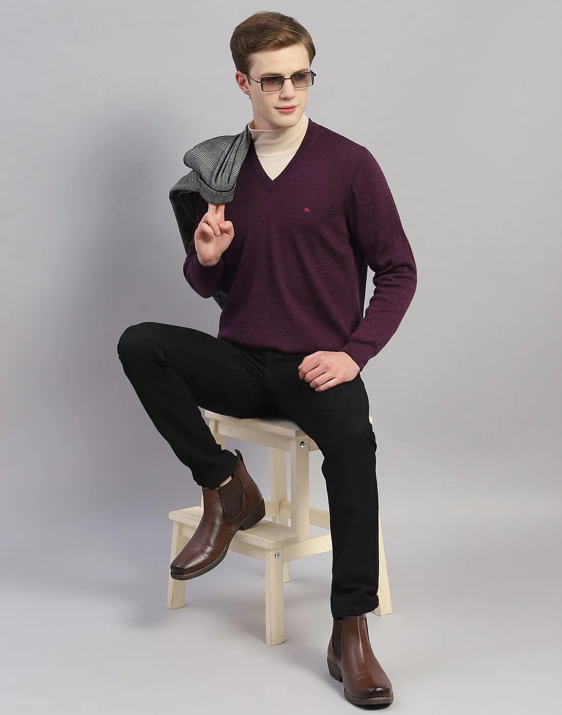 Men Purple Solid V Neck Full Sleeve Pullover